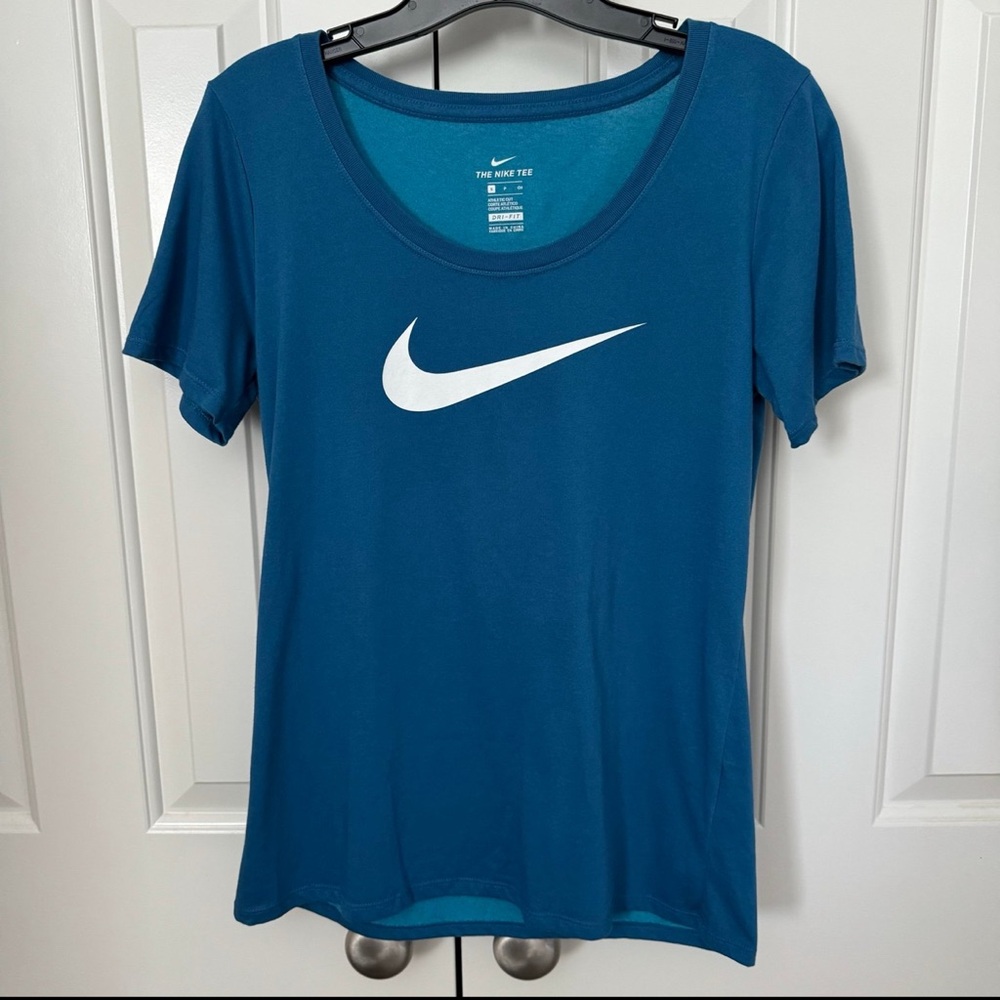 Women’s small Nike Dri Fit tee